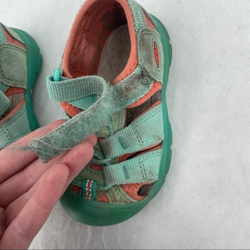 KEEN Girls Newport H2 Sandal Color: Cockatoo/Coral size: 6 - Picture 13 of 16